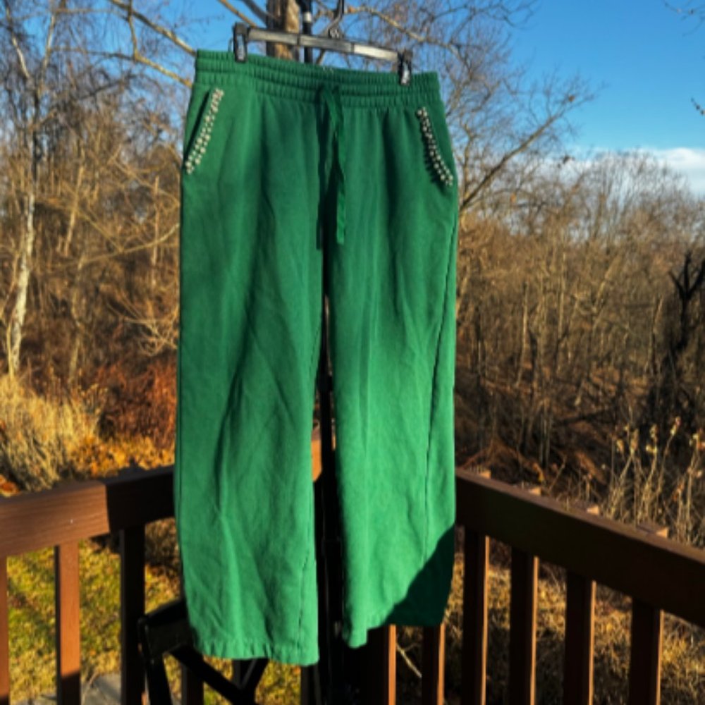 NY&C size medium green sweat pants with pearl details on pockets